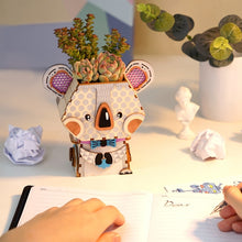Load image into Gallery viewer, ILikeBuilding Stylish Wooden Koala Flower Pot